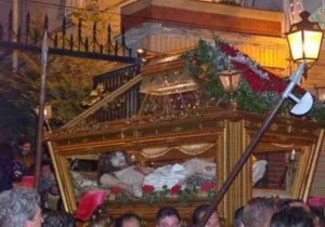 Urna in processione